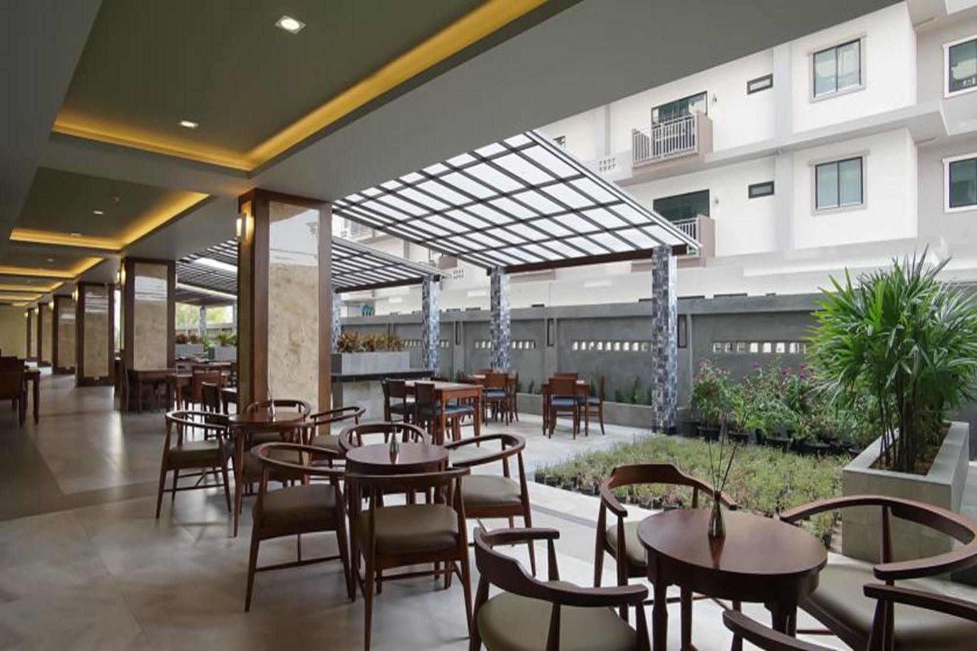Carunda Hotel Sattahip Extérieur photo